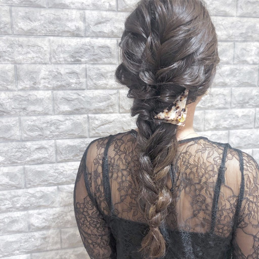 大人可愛い編み込みアレンジスタイル