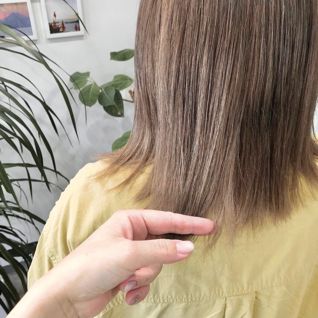 ミディアム×ベージュ系カラー